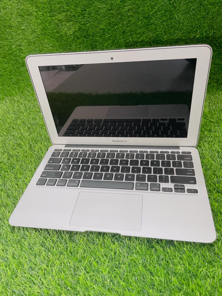 Apple MacBook Air 6,1 2013 11インチ - タブレット